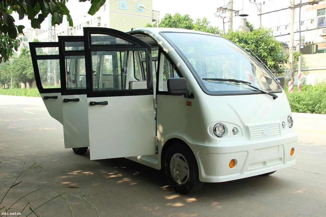 雄韬白色带门8座电动观光车